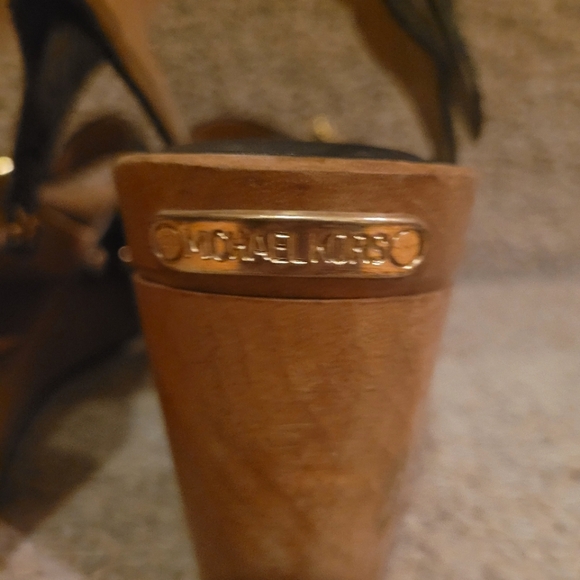 Michael Kors platform sandals, size 6.5 - Picture 6 of 6